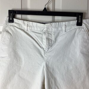 Tommy Hilfiger Women’s White Bermuda Shorts Size 10